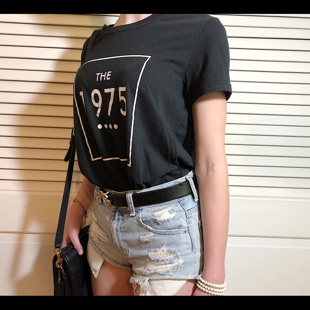 Black 1975 tee